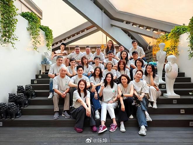 陈坤与黄晓明晒北电表演系96班30年合照，赵薇罕见露面（组图） - 3