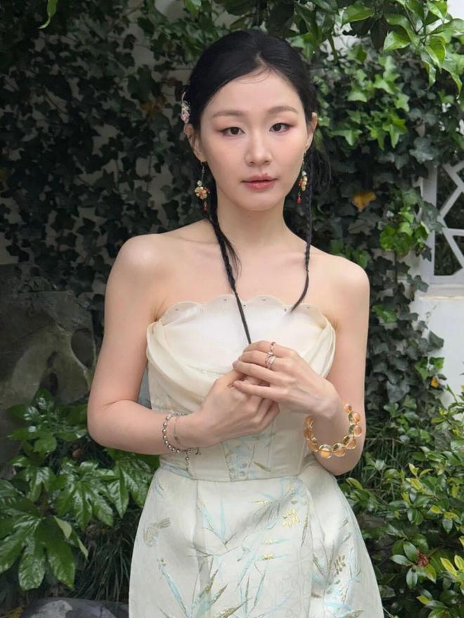 金靖“瘦到认不出”热搜第一，本人回应：目前98斤，瘦的4斤全是脂肪，腰围小了5厘米！称每晚尽量9点半入睡：保暖和睡眠很重要 - 5