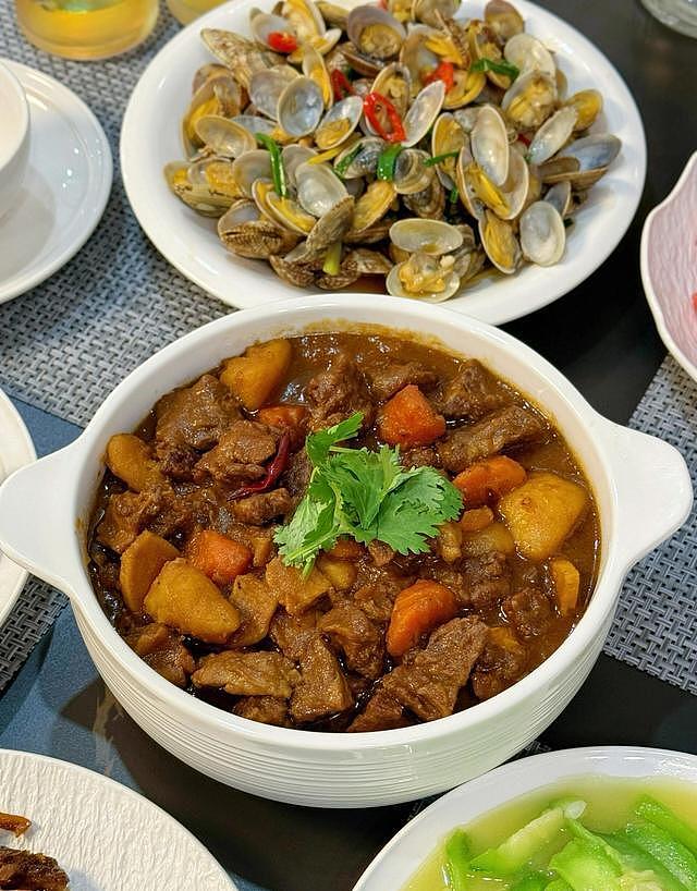 广东一家五口的晚餐火了,网友:太香了,口水直流,想去蹭饭 - 2
