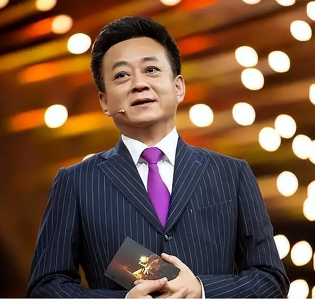 8年前那个诬告朱军“性骚扰”，让朱军身败名裂的弦子，如今怎样 - 8