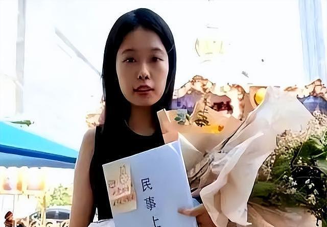 8年前那个诬告朱军“性骚扰”，让朱军身败名裂的弦子，如今怎样 - 19