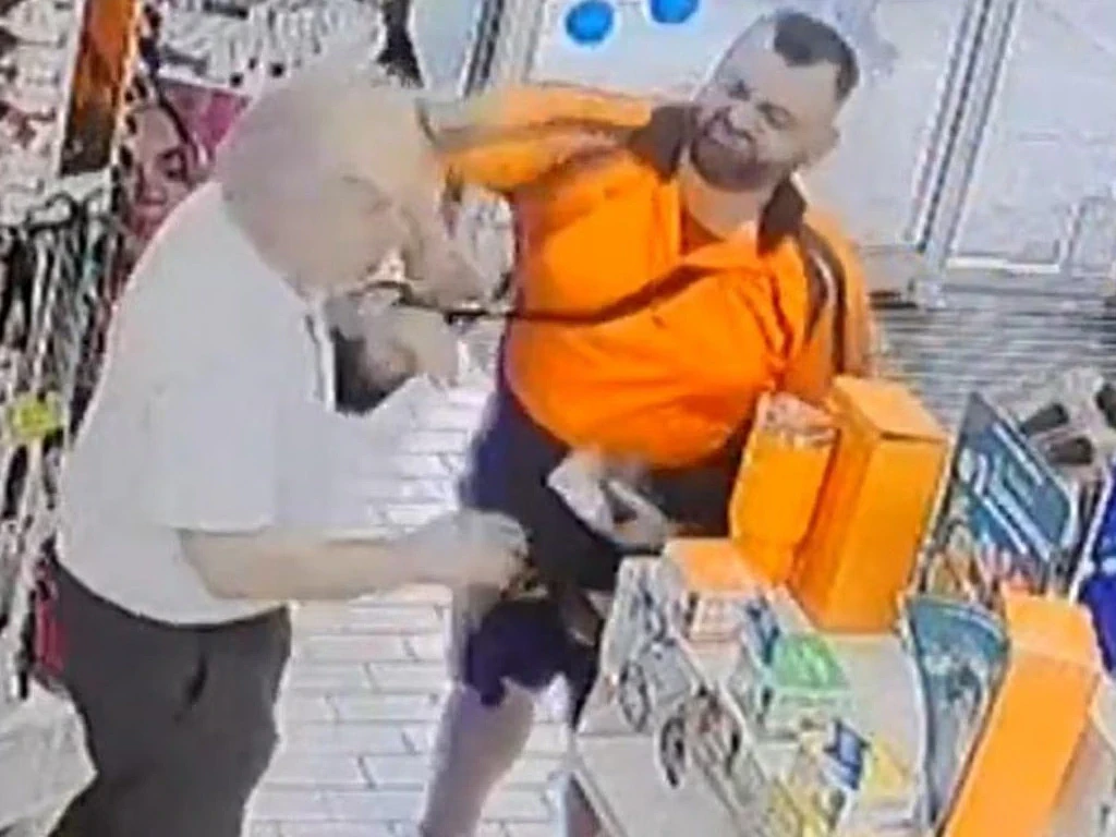 澳洲药房老板遭顾客殴打，报案后苦等24小时警方才到！“移民梦彻底破灭了”（组图） - 1