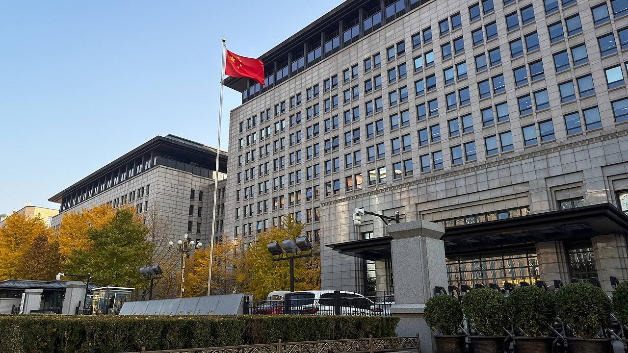中国企业涉伊朗石油交易遭美国制裁，商务部发布禁令阻断（组图） - 1