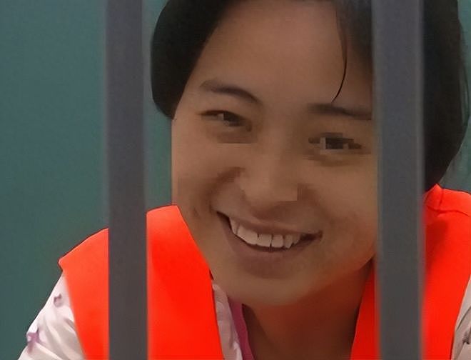 四川法学生弑母案震惊全国！杀母肢解抛尸，指认现场时笑着说“肉好肥”（组图） - 1