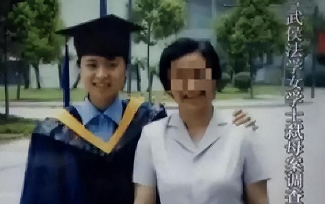 四川法学生弑母案震惊全国！杀母肢解抛尸，指认现场时笑着说“肉好肥”（组图） - 3