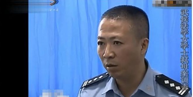 四川法学生弑母案震惊全国！杀母肢解抛尸，指认现场时笑着说“肉好肥”（组图） - 8
