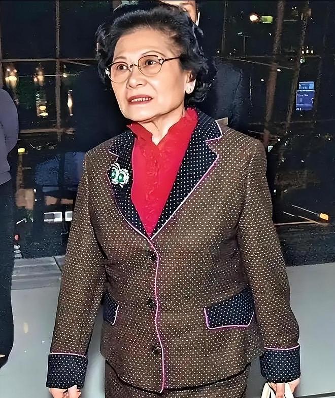 钱再多有什么用？2个女儿惨死3个儿子反目，资产1250亿也无人送终 - 4