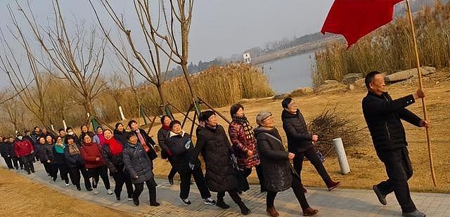 中国将迎来 “死亡高峰期”:一代人集体老去,人口天平彻底倾斜 - 7
