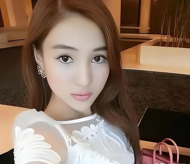 卖淫、被包养，曾经“一夜40万”的郭美美，如今现状惹人争议 - 4