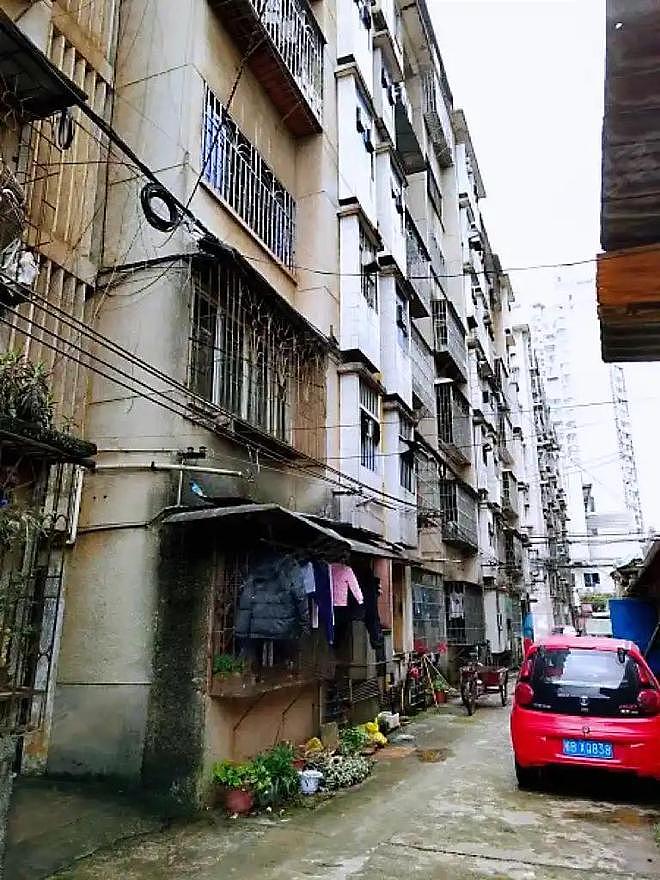 广西小区突发惨烈悲剧4死1伤！深夜警情出炉，背后隐情引人深思（组图） - 4