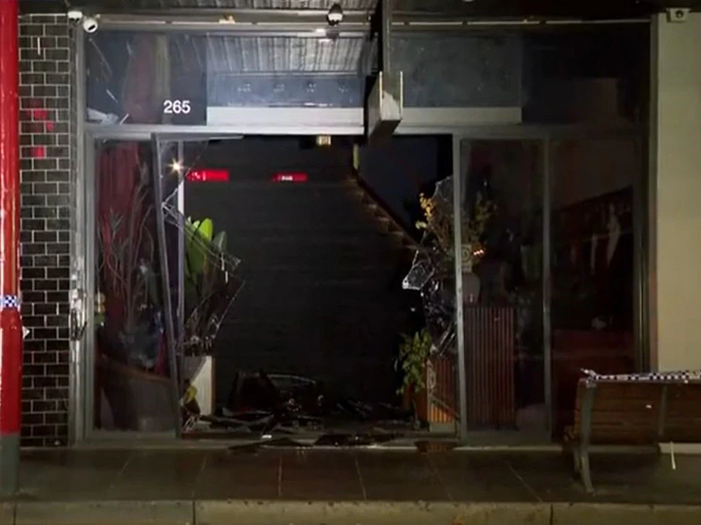 墨尔本夜店遭泼汽油险被毁！超三十家店连环遇袭，警方惊呼：“随时可能出人命” - 1