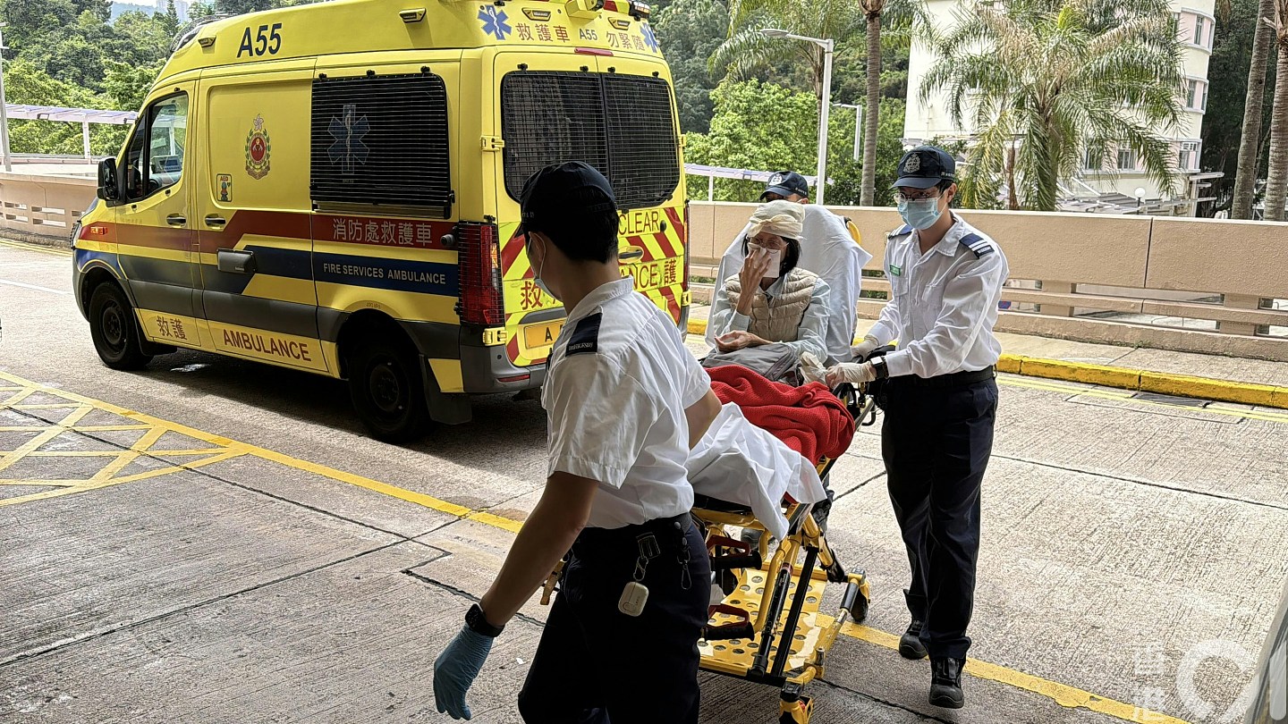 湾仔酒店外籍妇堕楼亡，七旬妇被砸中昏迷，6人被玻璃碎溅中受伤（组图） - 3