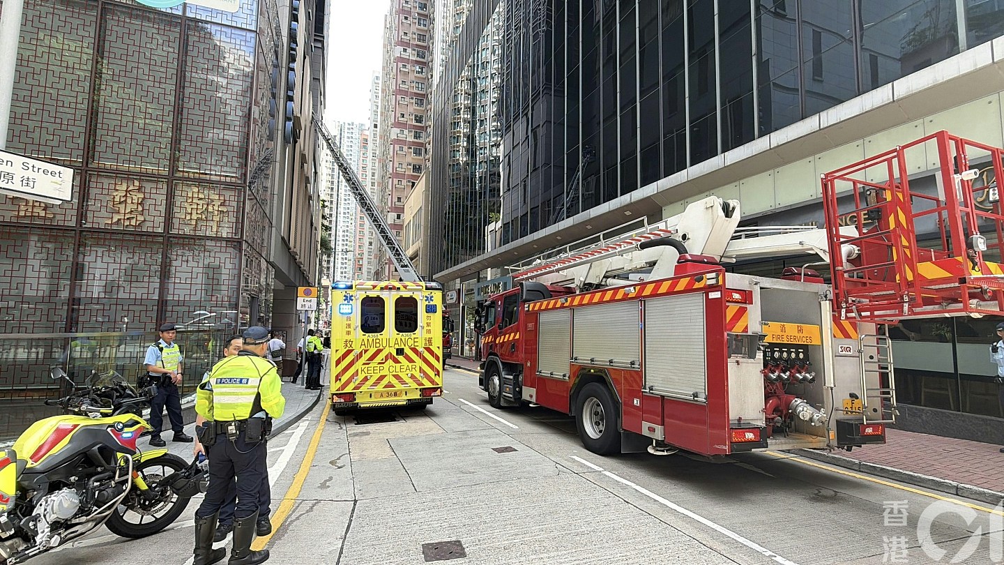 湾仔酒店外籍妇堕楼亡，七旬妇被砸中昏迷，6人被玻璃碎溅中受伤（组图） - 7