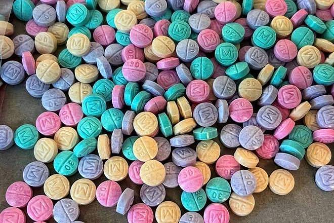特朗普举着孩子照片，对哭泣的母亲承诺：我相信中国会执行死刑的（组图） - 4
