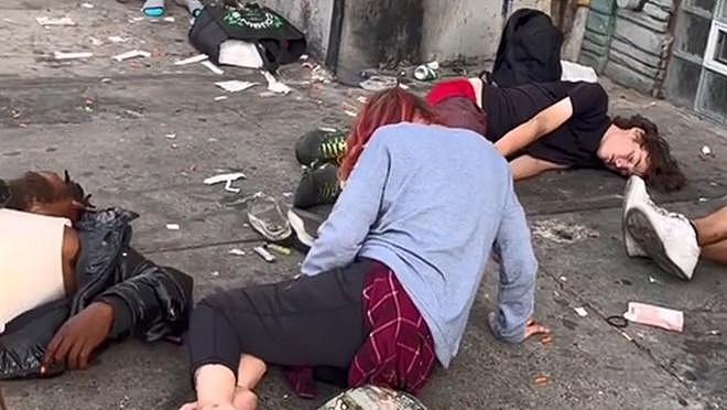 特朗普举着孩子照片，对哭泣的母亲承诺：我相信中国会执行死刑的（组图） - 8