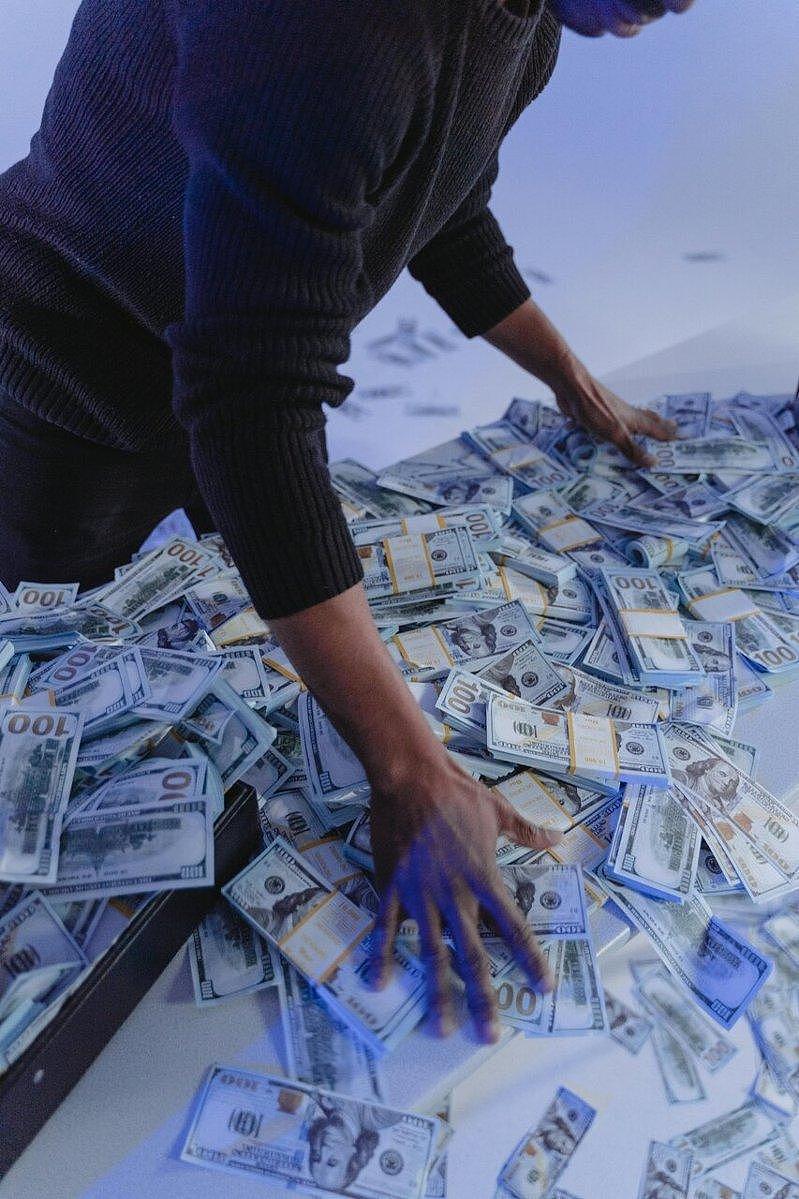 六旬华男用这些手段狂卷5900万美元，大量资金流向中国（图） - 1