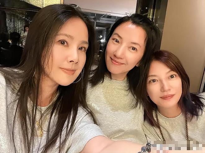 陈坤、黄晓明接连发文,赵薇罕见露面,原来她还有一条“退路”(组图) - 11