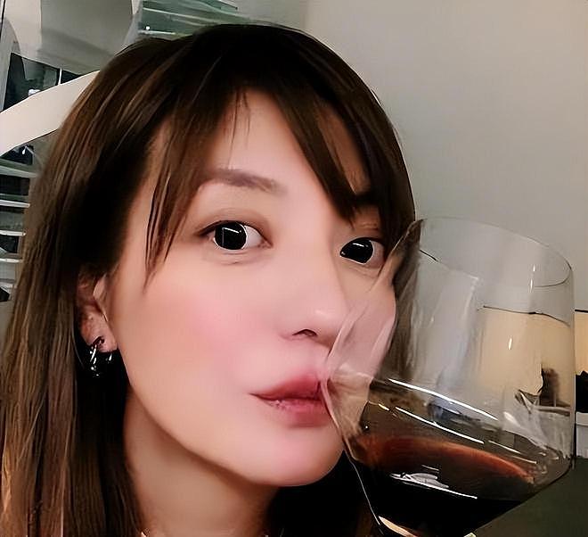 陈坤、黄晓明接连发文,赵薇罕见露面,原来她还有一条“退路”(组图) - 26