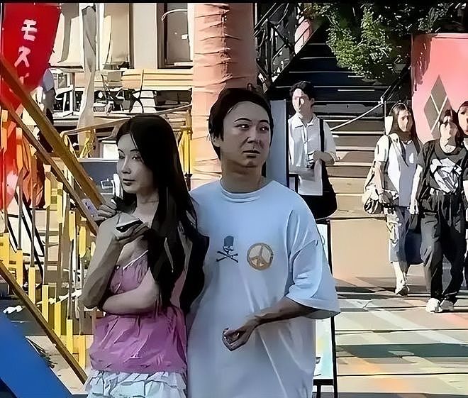王健林债务缠身，王思聪洛杉矶落魄排队，老子还能为他兜底吗？（组图） - 4