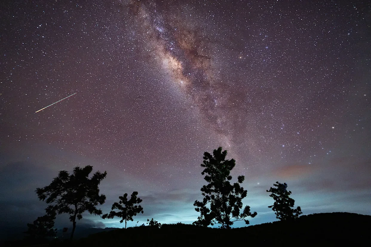 每小时50颗流星划过夜空!宝瓶座流星雨明晨达到巅峰,各州最佳观测时间全公开 - 1