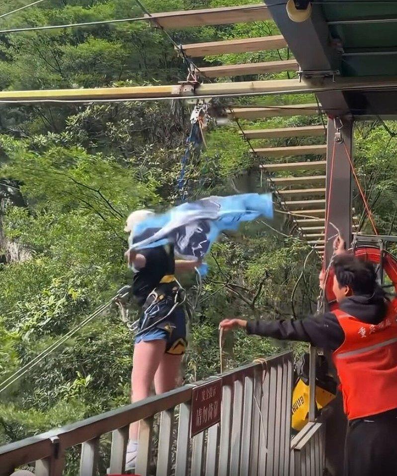 四川体验“瀑布秋千”坠亡，16岁游客出事前屡喊“绳子没拴紧” - 1
