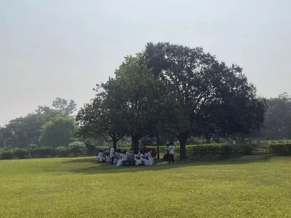 去尼泊尔“出家”的中国年轻人,图啥?(组图) - 5
