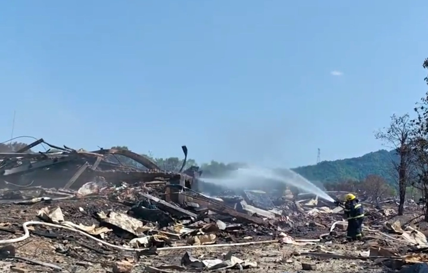 湖南浏阳爆炸26死 涉事企业3个月前曾受罚:烟花主销美国欧洲(组图) - 2
