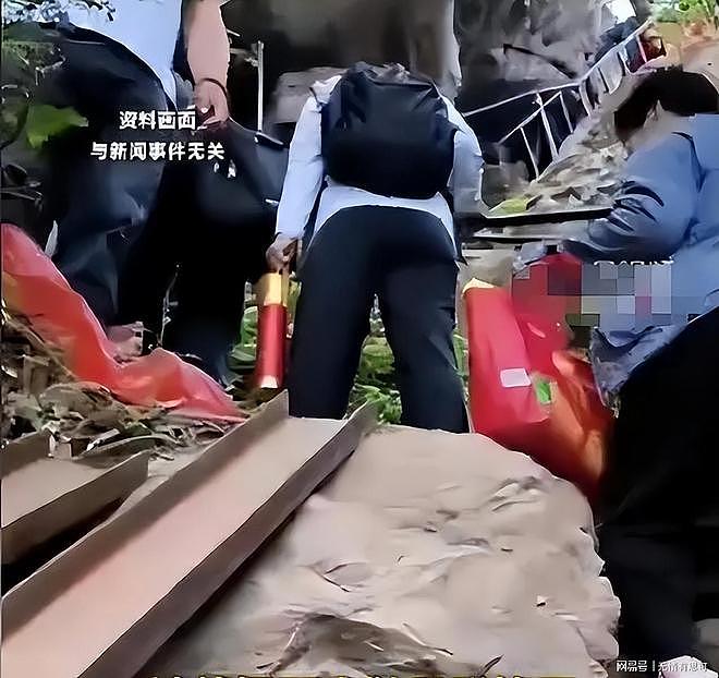 重庆女子坠崖后续:父亲再曝细节,遗体有缺失,6大疑点越扒越深(组图) - 12