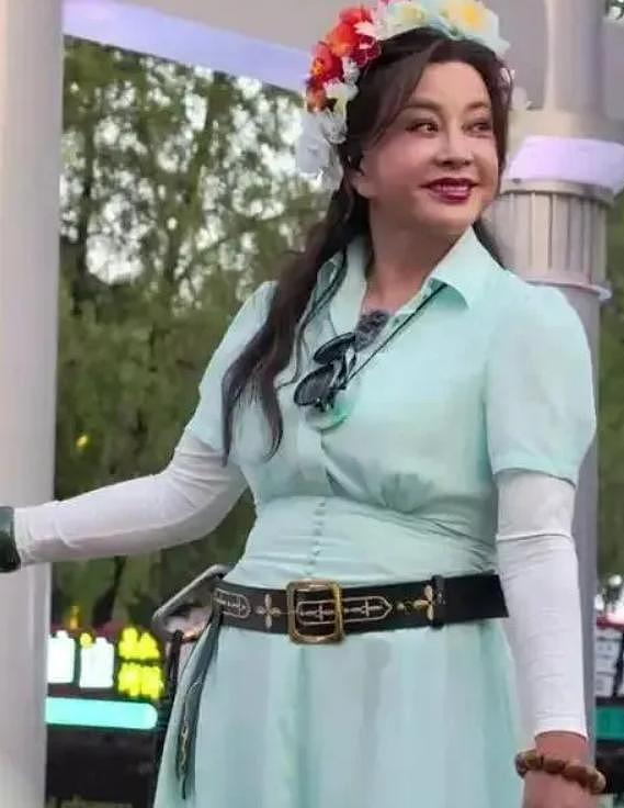 过气明星太可怜?五一假期景区落魄打工,有人无戏可拍,令人心酸(组图) - 9