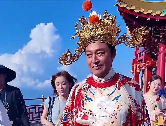 过气明星太可怜?五一假期景区落魄打工,有人无戏可拍,令人心酸(组图) - 15