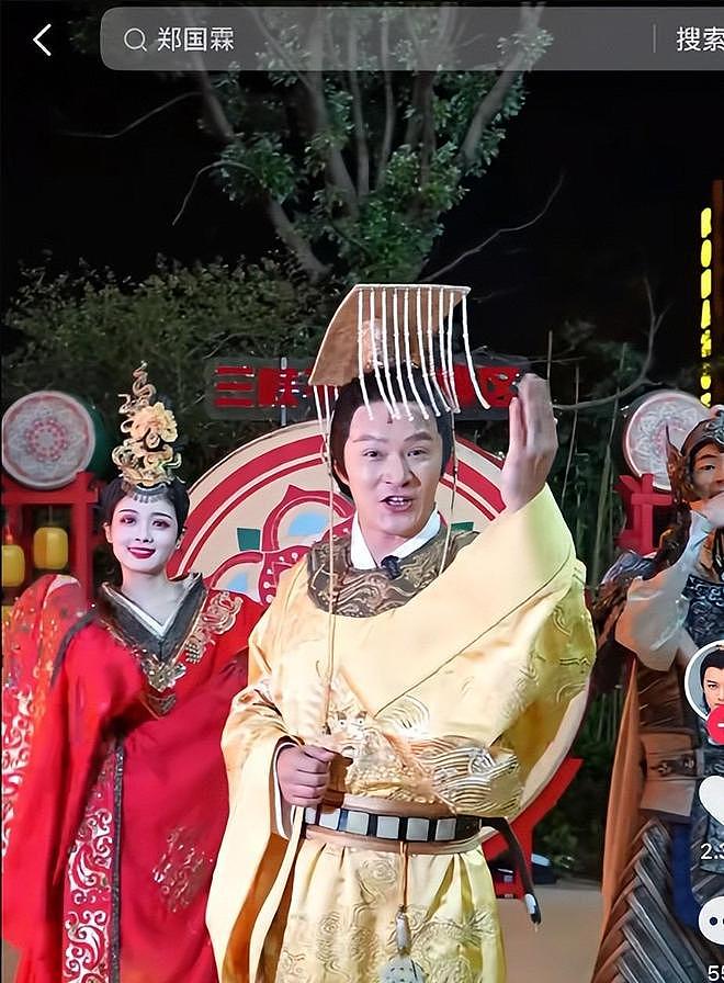 过气明星太可怜?五一假期景区落魄打工,有人无戏可拍,令人心酸(组图) - 20