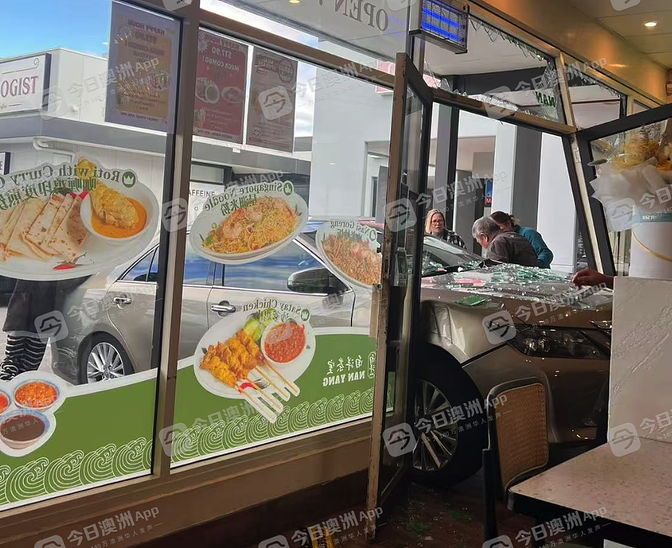 “吃碗面差点嗝屁!”墨尔本华人司机误把油门当刹车,失控撞入中餐馆!老人倒地,一众食客惊魂(组图) - 2