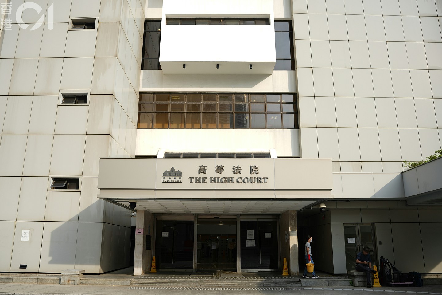香港惊现恐怖抢劫案：女事主被迫脱衣自慰，男伴遭威胁舔其私处 - 1