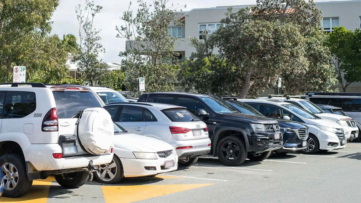 澳洲停车场“抄近路”横穿空车位违法吗？专家警示：一旦撞人后果很严重 - 2