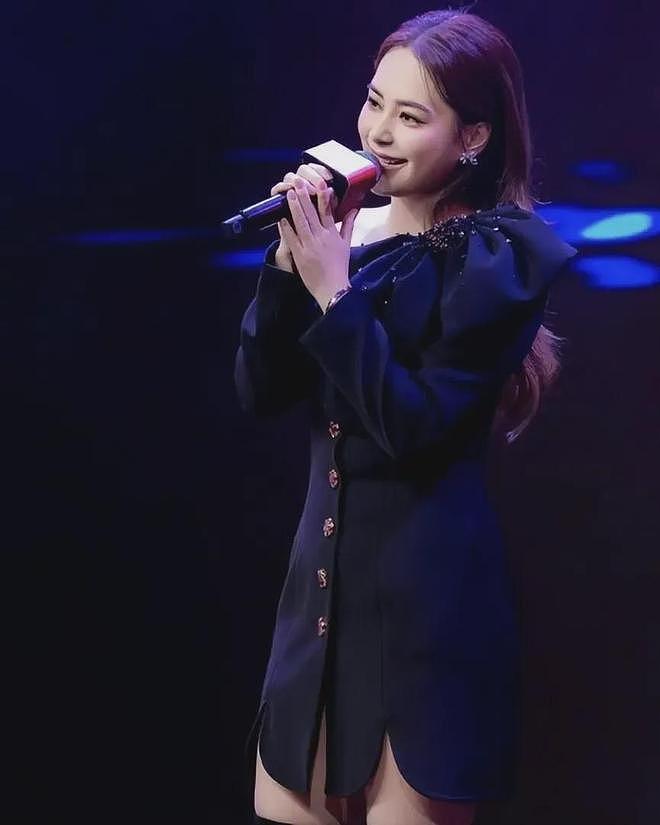 成都这一夜，阿娇“水桶腰、大象腿”是对畸形审美的反击 - 7