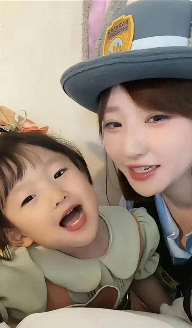 黄一鸣宣布放弃起诉王思聪，不做亲子鉴定，靠自己赚钱带女儿潇洒 - 1