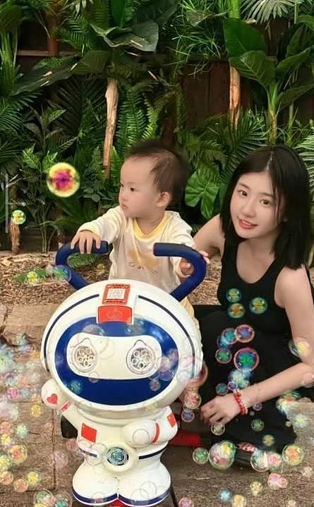 黄一鸣宣布放弃起诉王思聪，不做亲子鉴定，靠自己赚钱带女儿潇洒 - 6