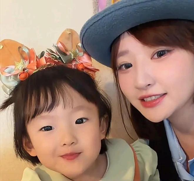 黄一鸣宣布放弃起诉王思聪，不做亲子鉴定，靠自己赚钱带女儿潇洒 - 10