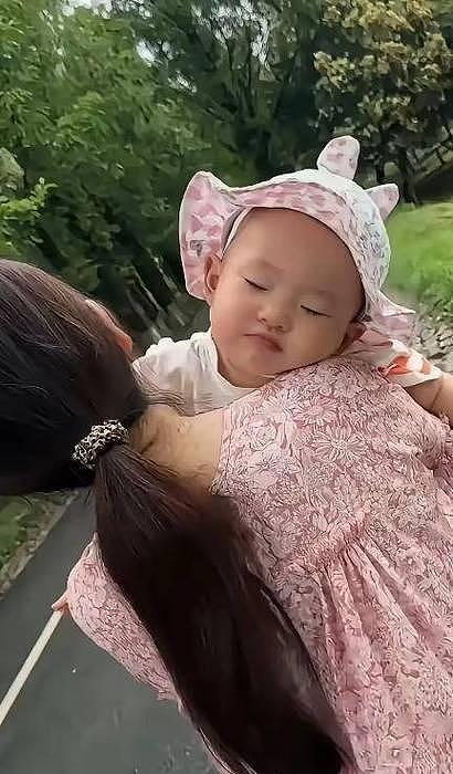 黄一鸣宣布放弃起诉王思聪，不做亲子鉴定，靠自己赚钱带女儿潇洒 - 19