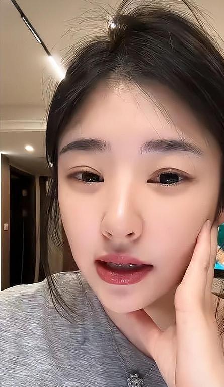 黄一鸣宣布放弃起诉王思聪，不做亲子鉴定，靠自己赚钱带女儿潇洒 - 28