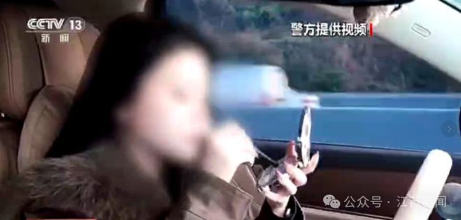 女子在高速上开车化妆、吃东西、双手随音乐舞动，被查后称“作为女司机，我觉得它比我开得好”…… - 1