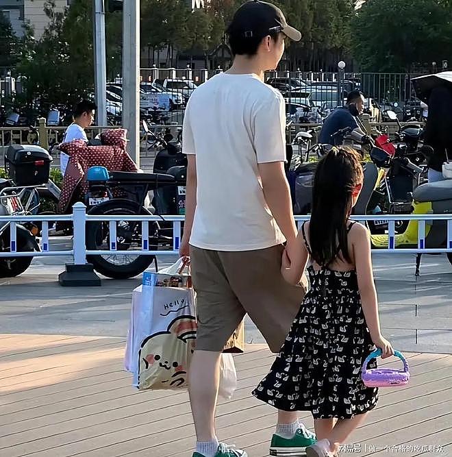 离婚3年后,再看董子健孙怡:一个身价过亿,一个证实金星没说错 - 7