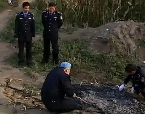 妻子与情夫有染7年，丈夫把床让给他们，情夫一再出言不逊被杀（组图） - 2