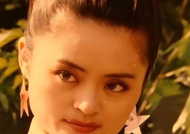 她红过韦唯,碾压毛阿敏,被亲弟打成脑震荡,一代歌后沦落成保姆 - 5