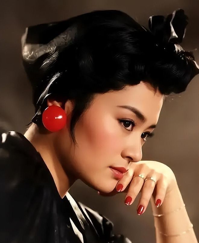 她红过韦唯,碾压毛阿敏,被亲弟打成脑震荡,一代歌后沦落成保姆 - 7