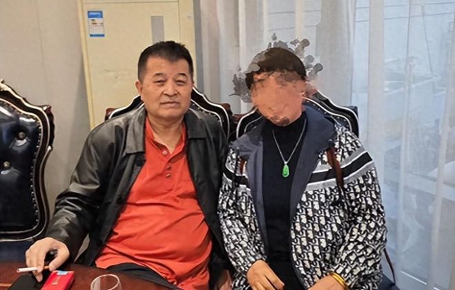 67岁毕福剑江苏农村走穴！为70岁老人贺寿显沧桑，曝出场费20多万 - 1