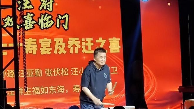 67岁毕福剑江苏农村走穴！为70岁老人贺寿显沧桑，曝出场费20多万 - 2