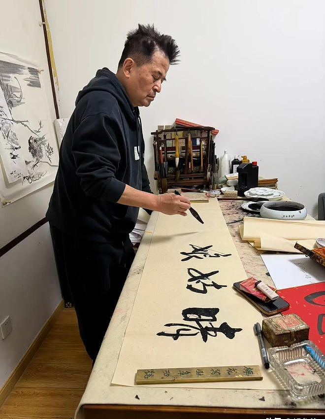 67岁毕福剑江苏农村走穴！为70岁老人贺寿显沧桑，曝出场费20多万 - 4