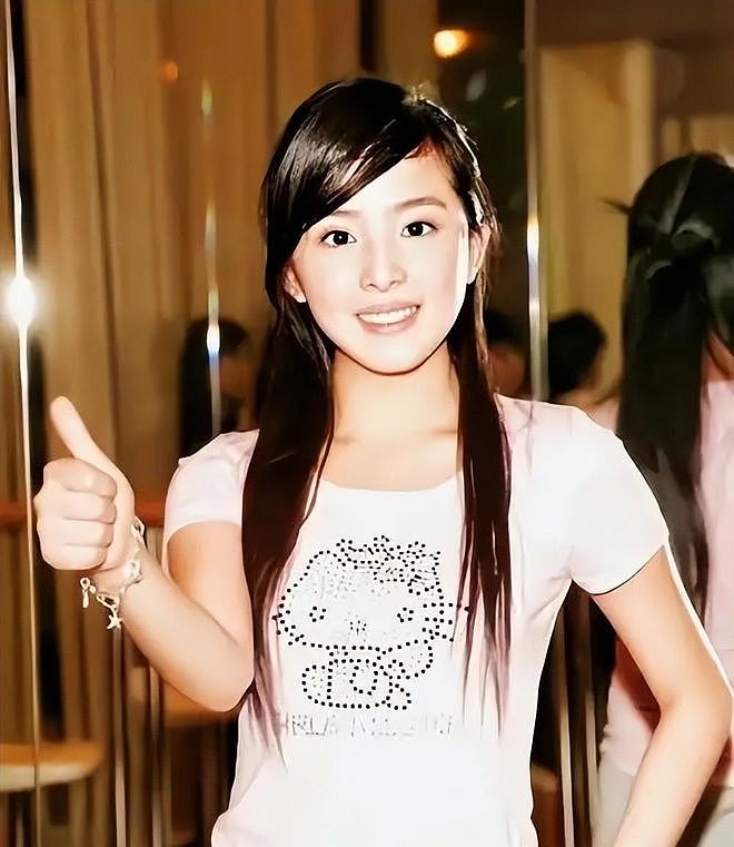 她15岁出道即爆红，却因“不雅照”被毁，如今男友是我们熟悉的他 - 6