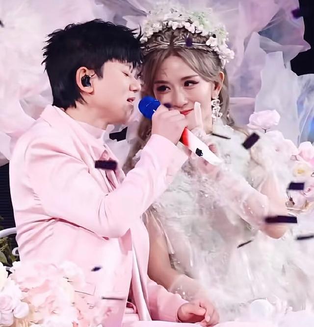 谢娜演唱会庆功宴现场!粉色浪漫似婚礼,张杰全程宠妻(组图) - 4